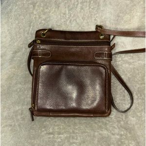 Relic-Fossil purse with shoulder strap. Excellent condition